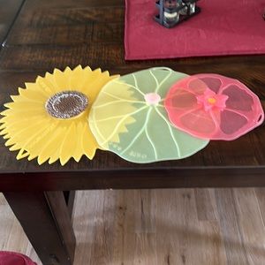 Set of 3 Charles avian Italy Silicone pot and bowl covers. Like new!